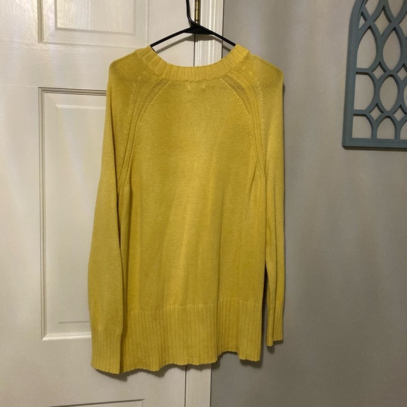 Old Navy Women's Mustard Crew Neck Sweater - Picture 3 of 4